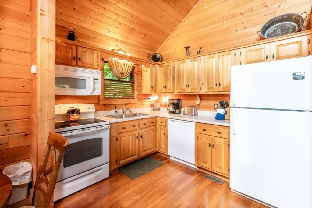 Nice View Fireplace, Hot Tub, Porch Bed, Private سيفيرفيل المظهر الخارجي الصورة