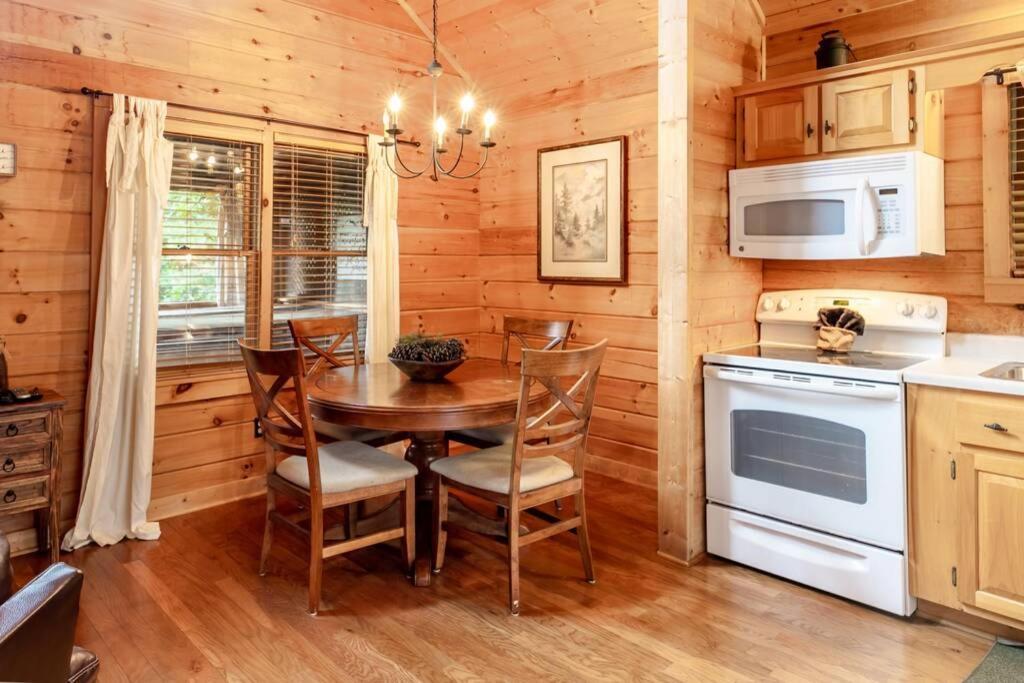 Nice View Fireplace, Hot Tub, Porch Bed, Private سيفيرفيل المظهر الخارجي الصورة