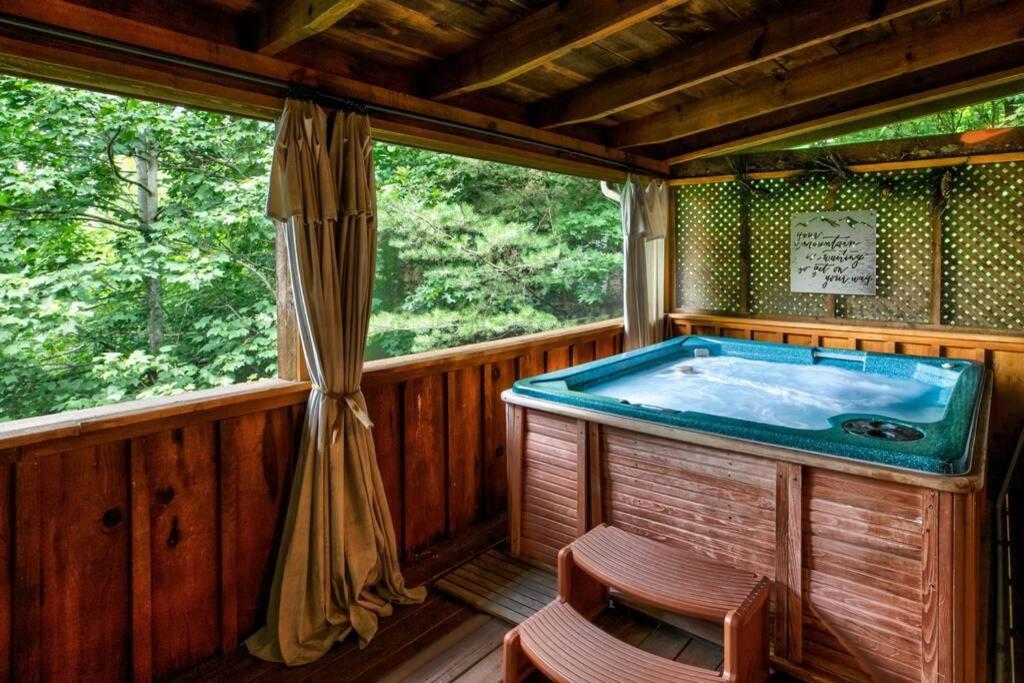 Nice View Fireplace, Hot Tub, Porch Bed, Private سيفيرفيل المظهر الخارجي الصورة