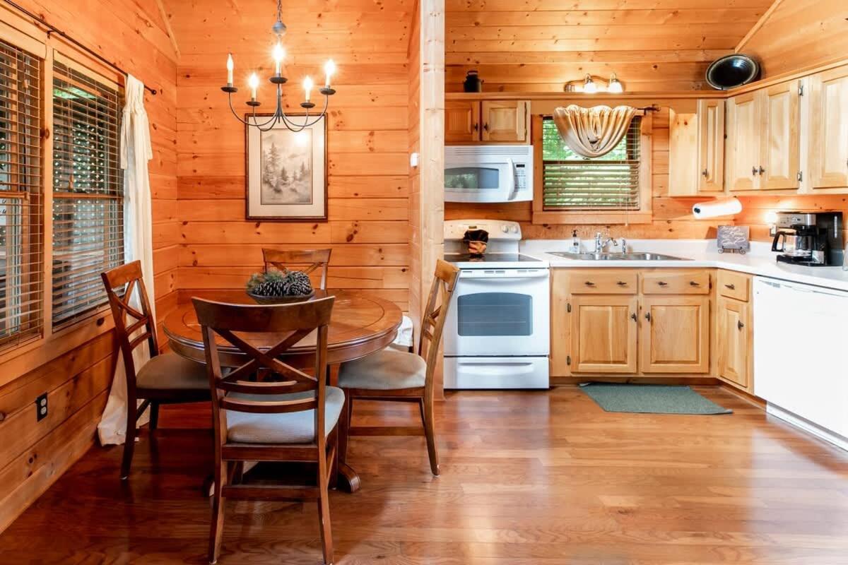 Nice View Fireplace, Hot Tub, Porch Bed, Private سيفيرفيل المظهر الخارجي الصورة