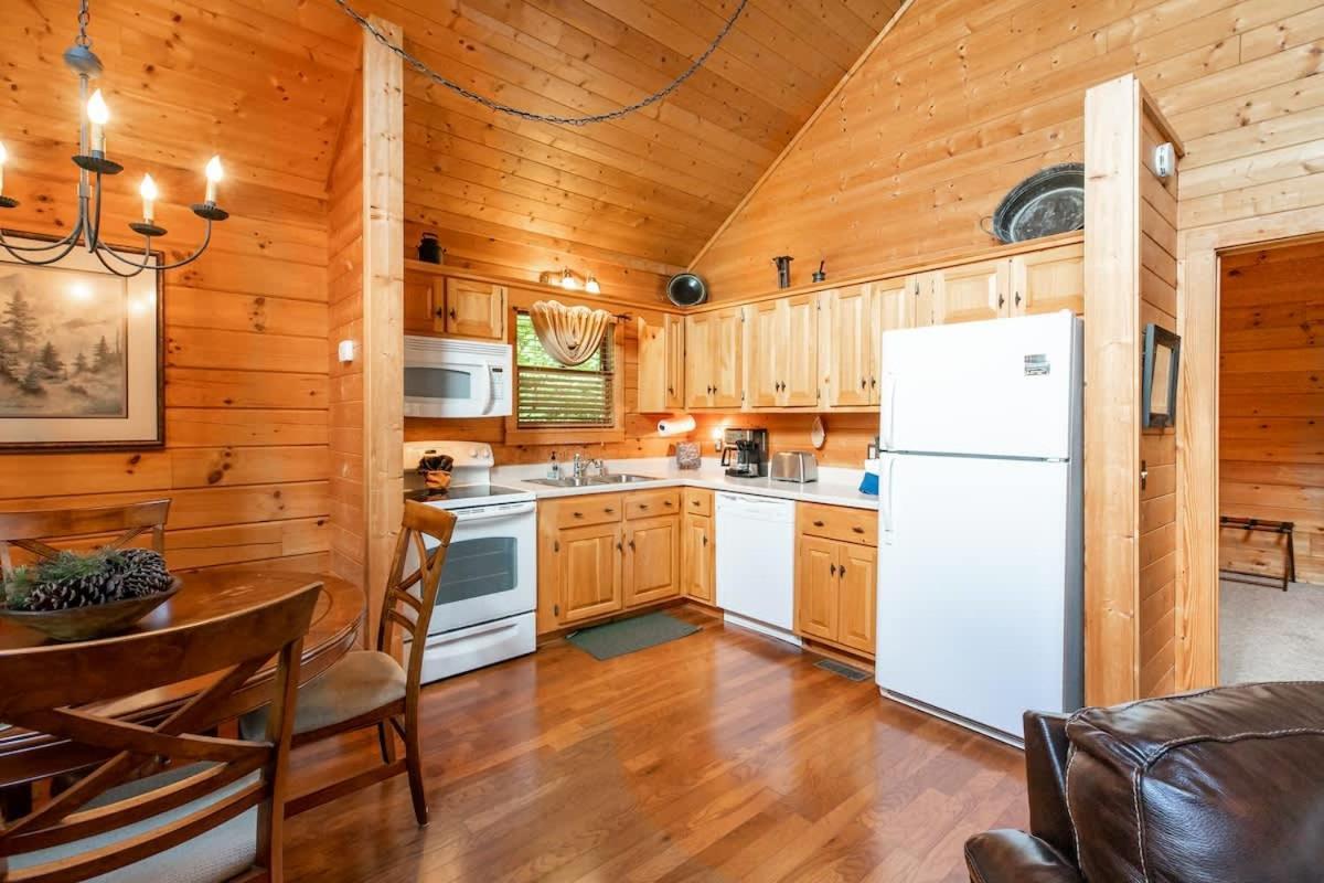 Nice View Fireplace, Hot Tub, Porch Bed, Private سيفيرفيل المظهر الخارجي الصورة