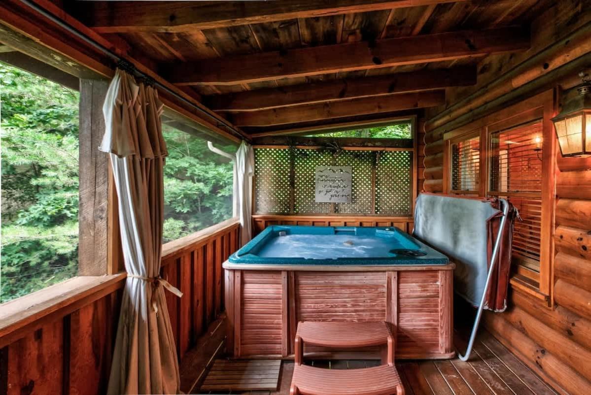 Nice View Fireplace, Hot Tub, Porch Bed, Private سيفيرفيل المظهر الخارجي الصورة